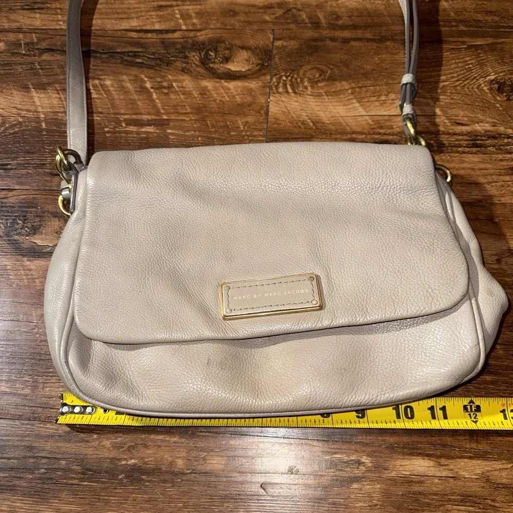 Marc Jacob's Taupe Pebbles Flap 100% Cow Leather Messenger Bag
